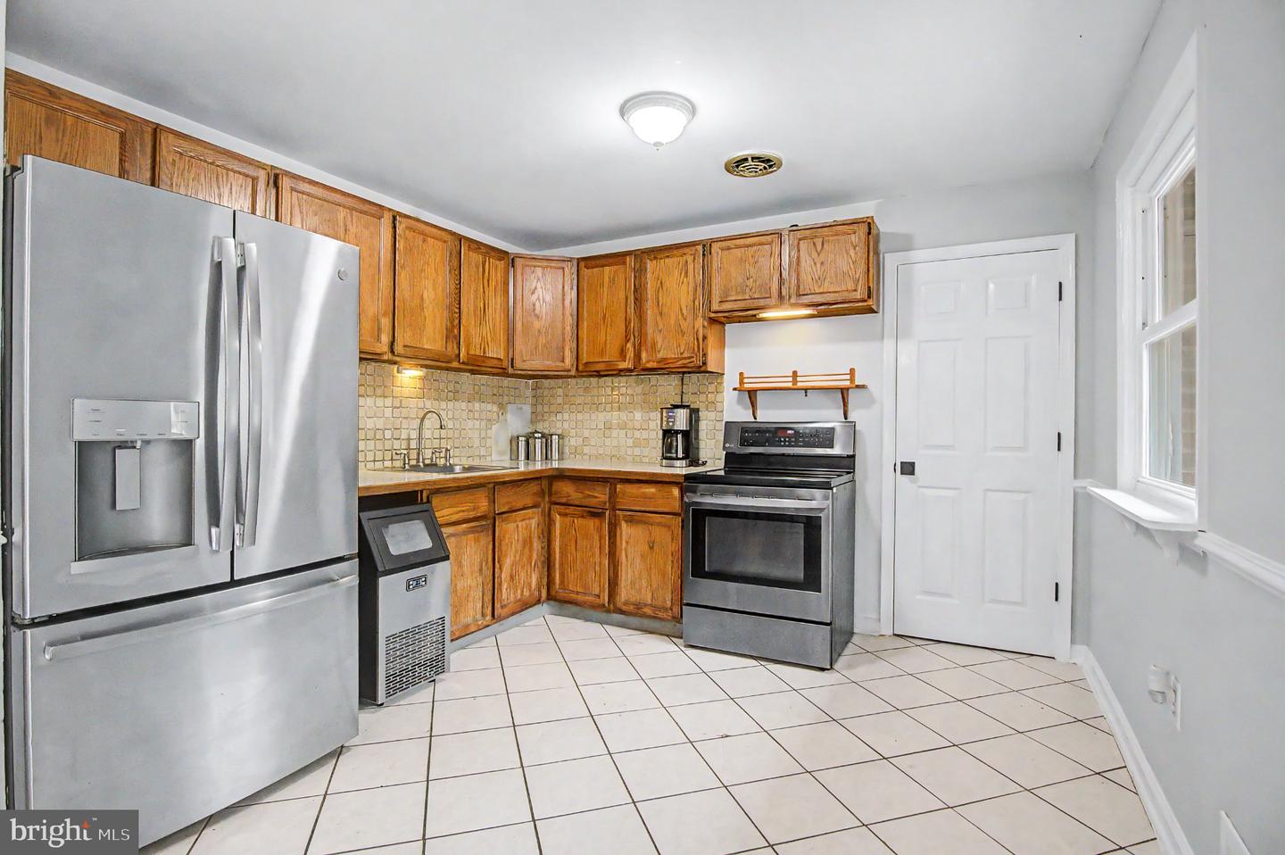 8901 Lagrange St Property Photo 34