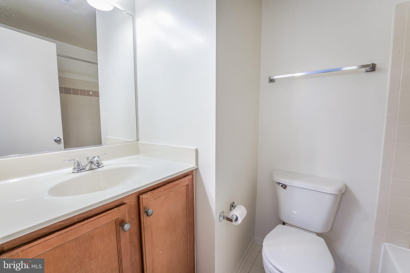 1712 Abercromby Ct #e Property Photo 9