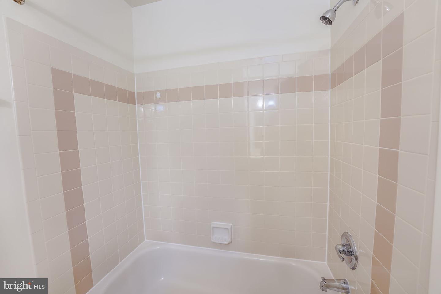 1712 Abercromby Ct #e Property Photo 10