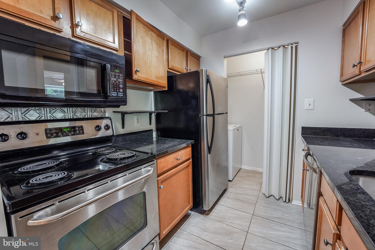 1712 Abercromby Ct #e Property Photo 14