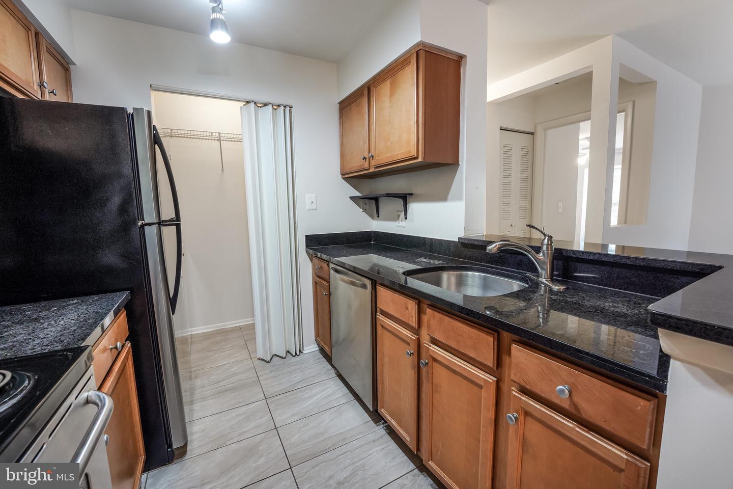 1712 Abercromby Ct #e Property Photo 15