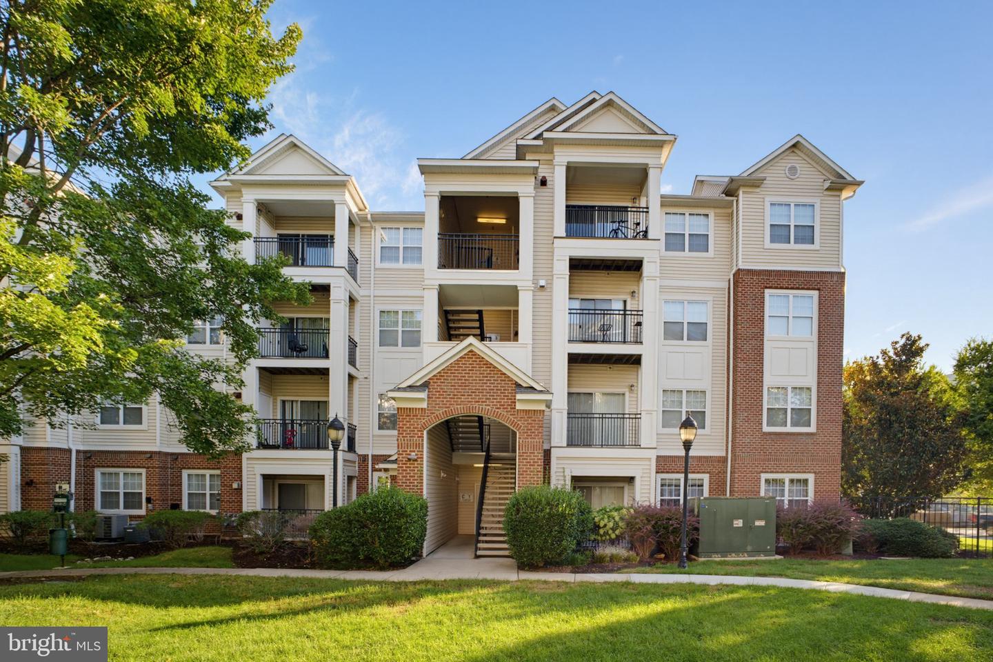 12941 CENTRE PARK CIR #322 Property Photo 1