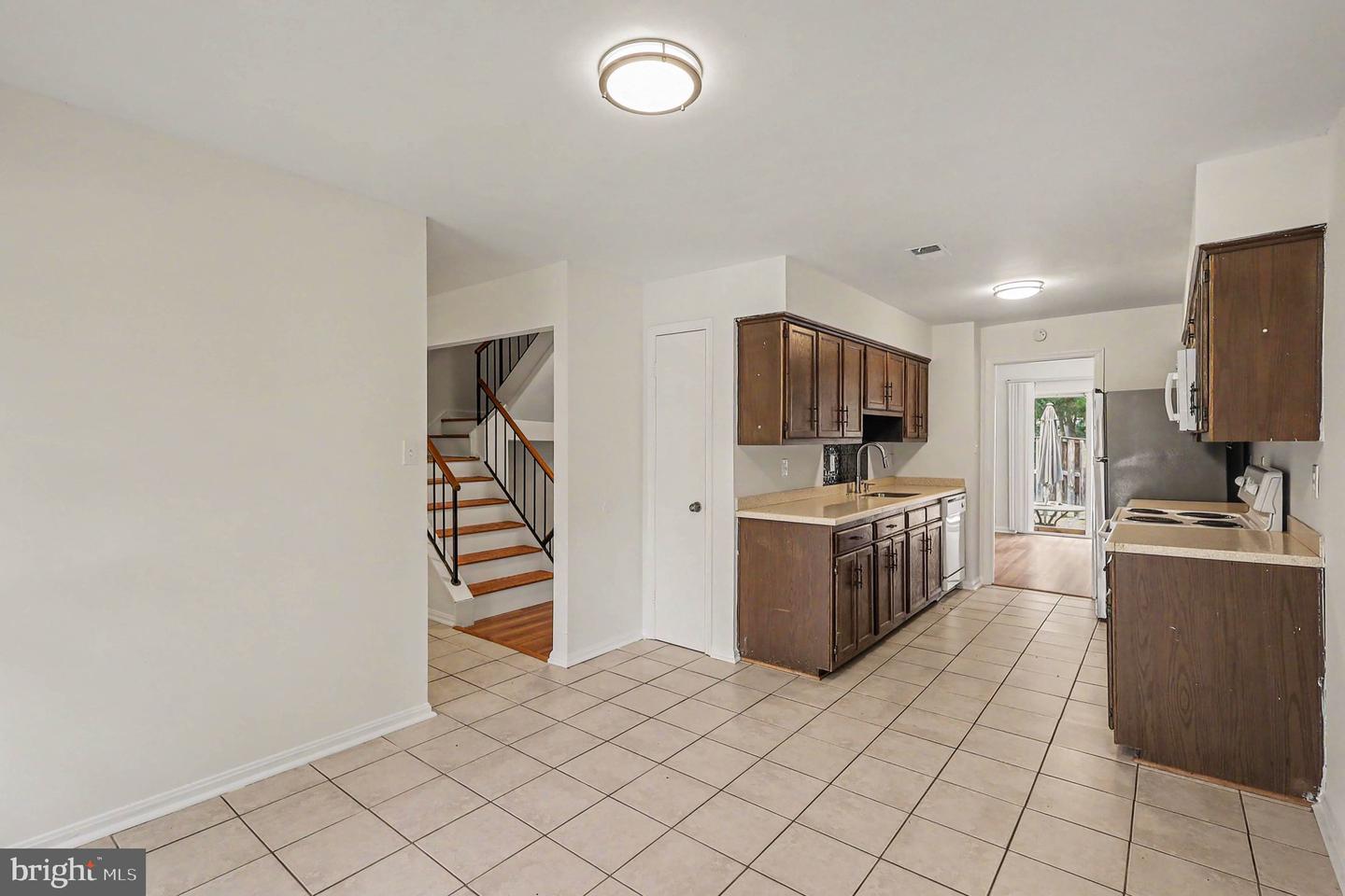 3210 Gemstone Ct Property Photo 4