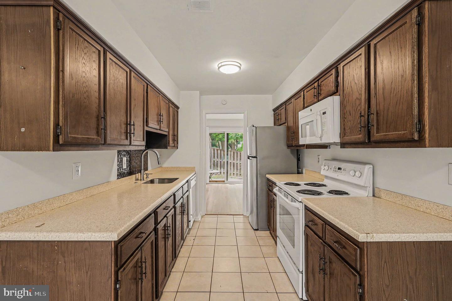 3210 Gemstone Ct Property Photo 5