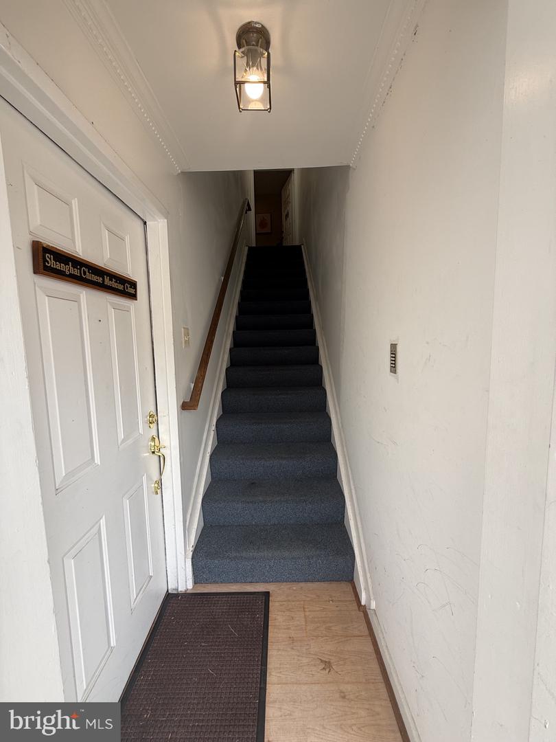 2102 Gallows Rd #d Property Photo 3