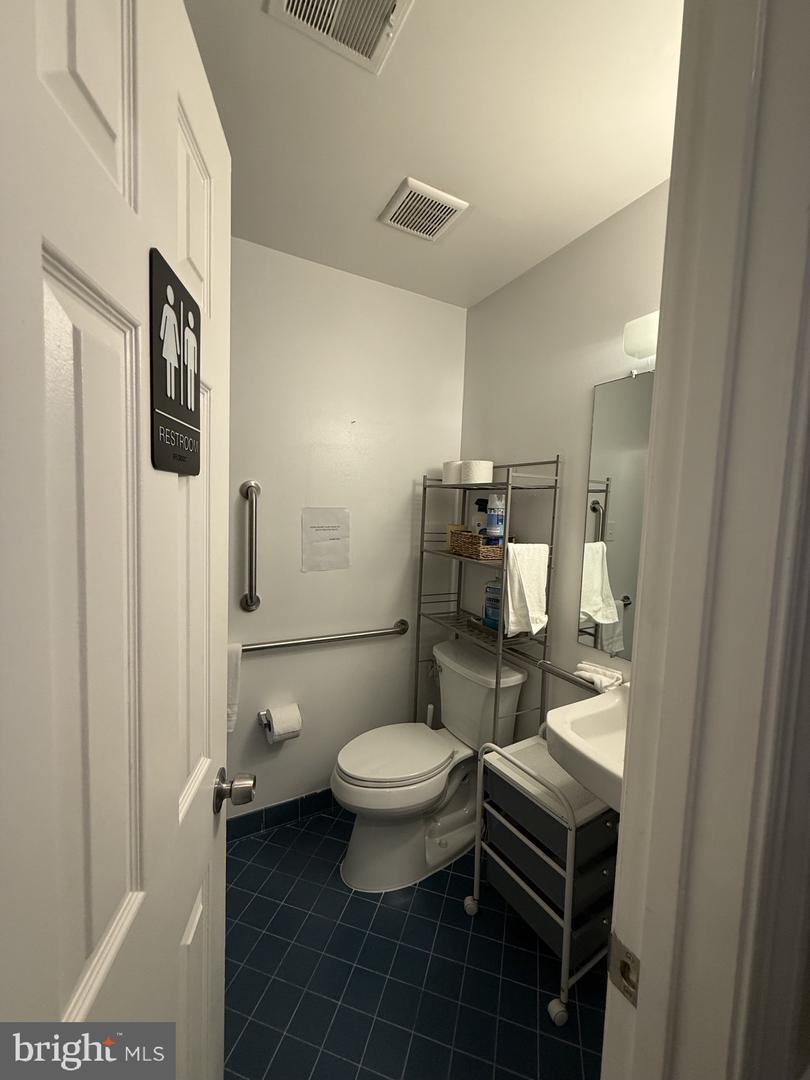 2102 Gallows Rd #d Property Photo 21