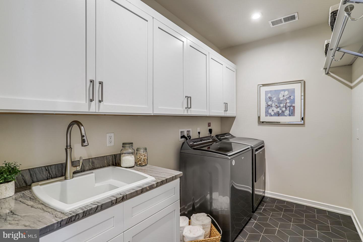 7459 Backett Wood Ter Property Photo 9