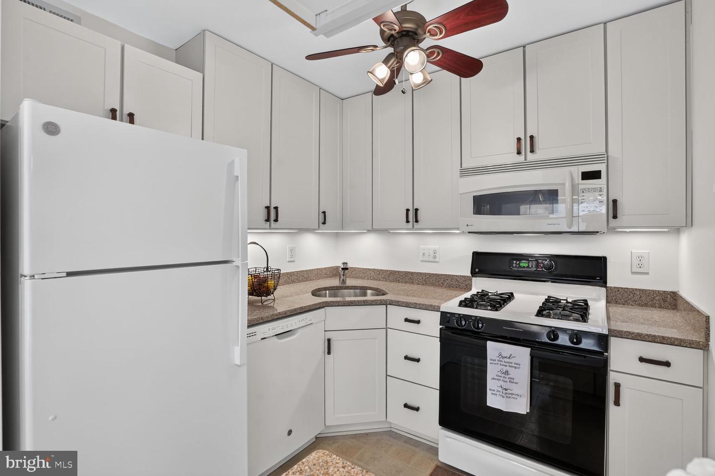 7821 Enola St #105 Property Photo 5