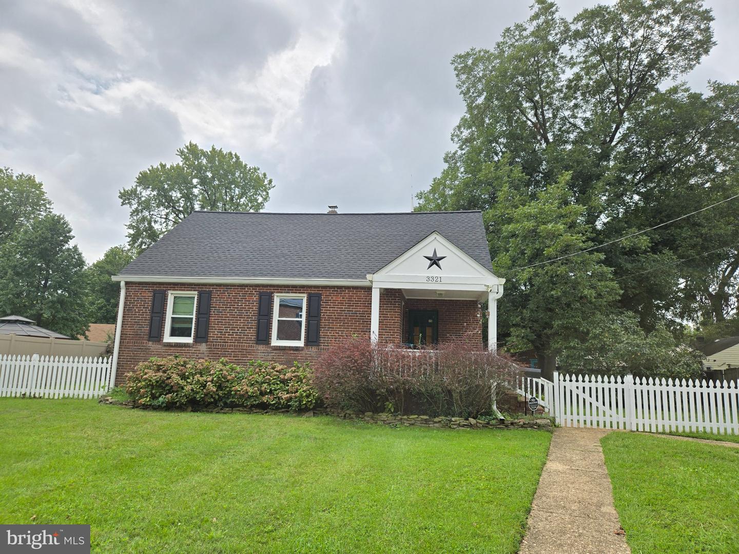 3321 Memorial St Property Photo 2