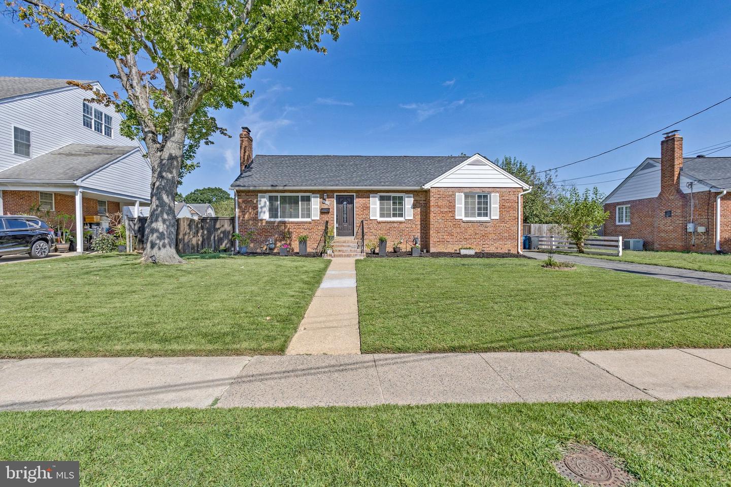 6009 Grayson St Property Photo 1