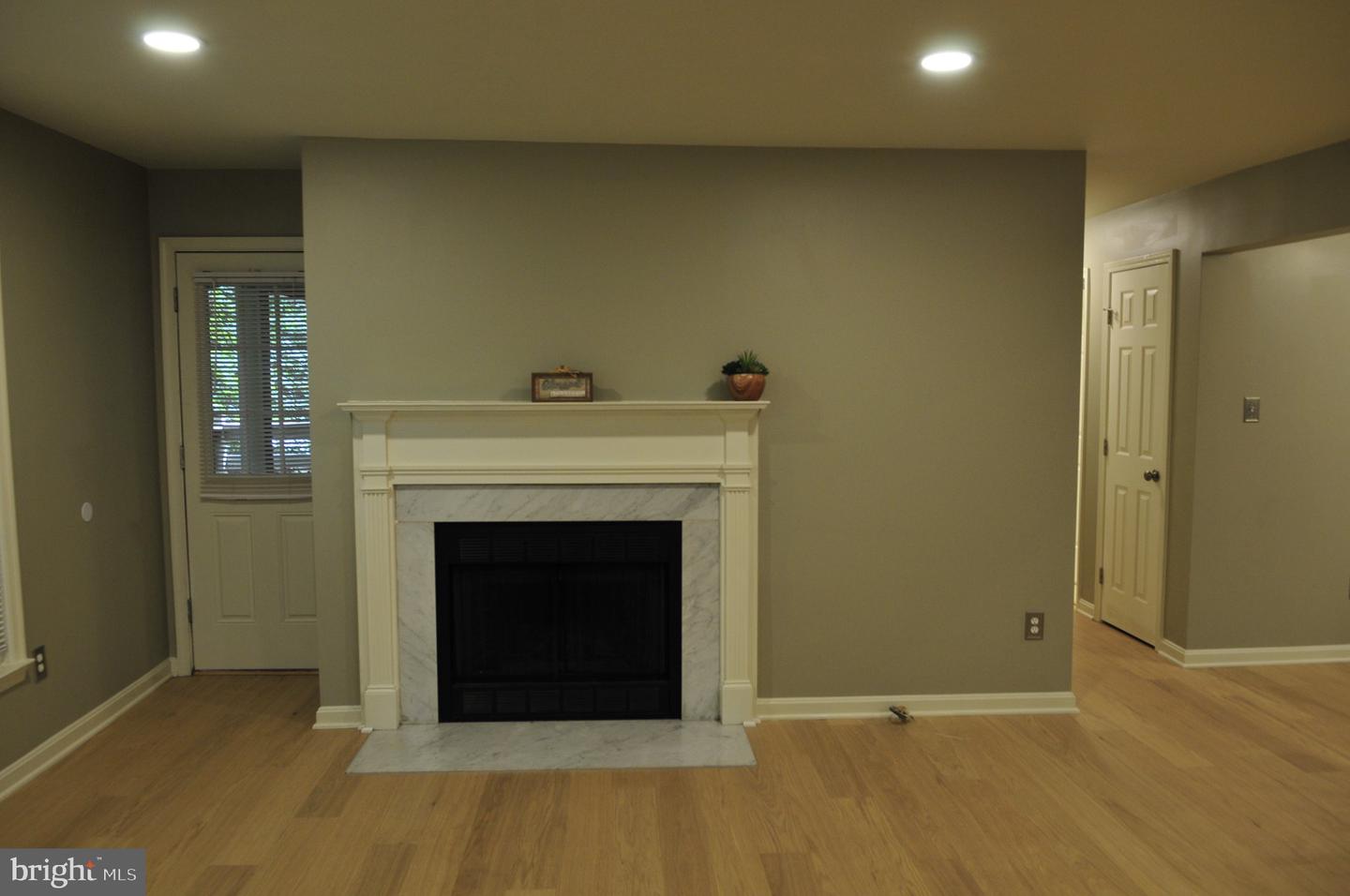 2221 Lovedale Ln #c Property Photo 4