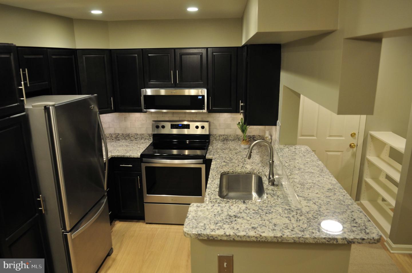 2221 Lovedale Ln #c Property Photo 8