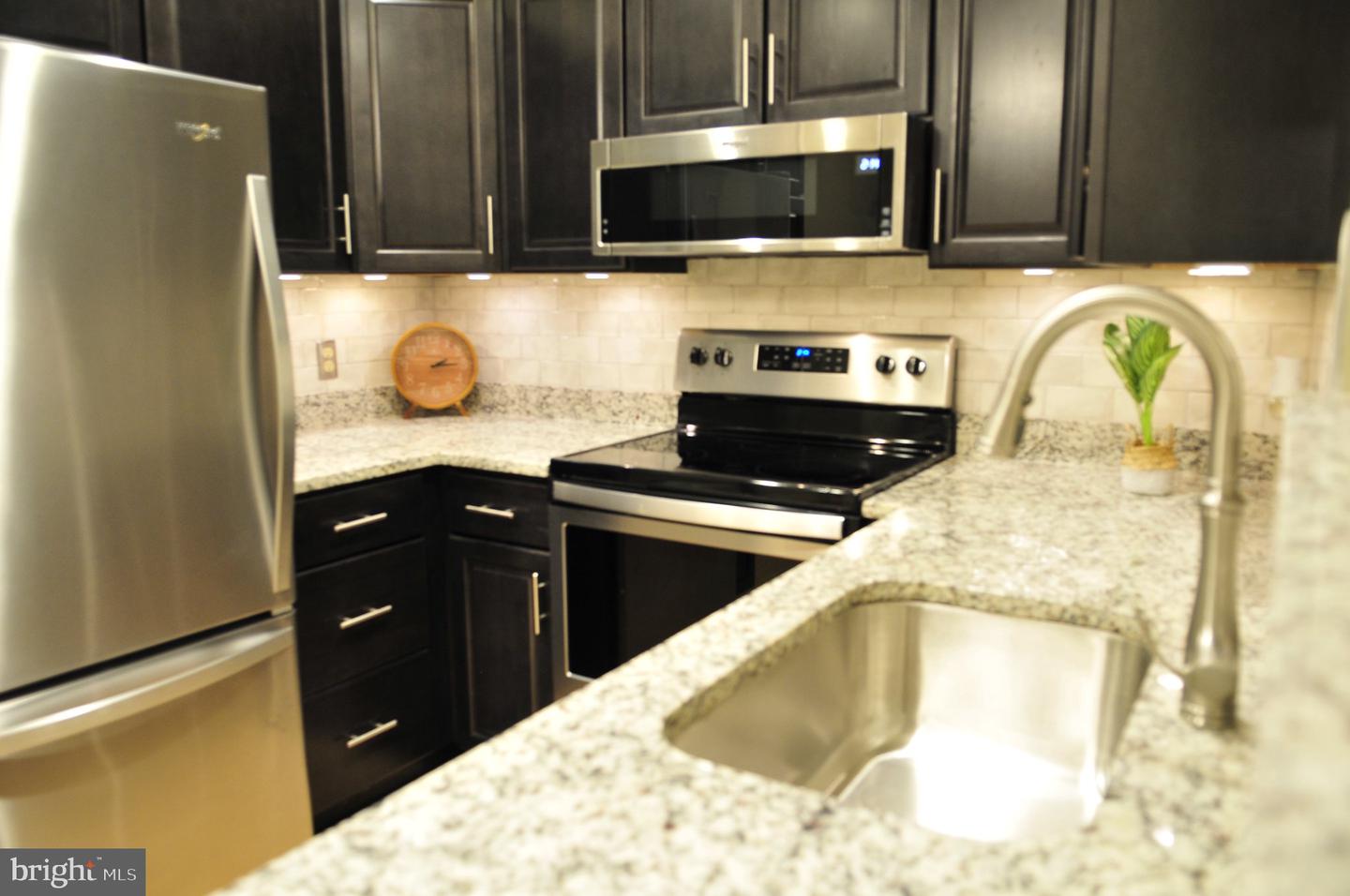 2221 Lovedale Ln #c Property Photo 9