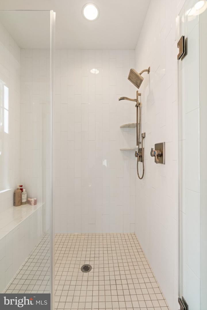 1604 Colonial Ln Property Photo 25