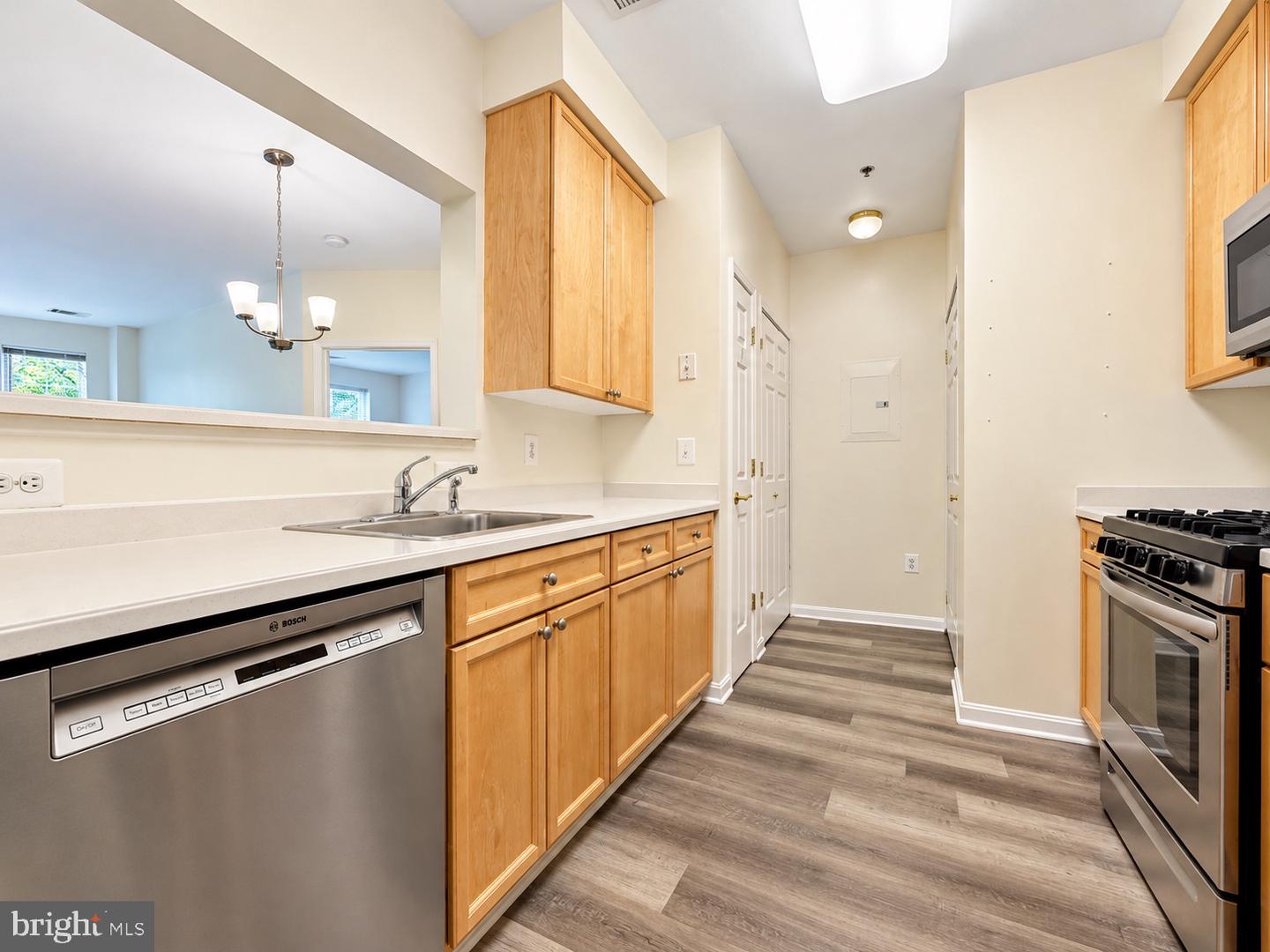 1851 Stratford Park Pl #214 Property Photo 11