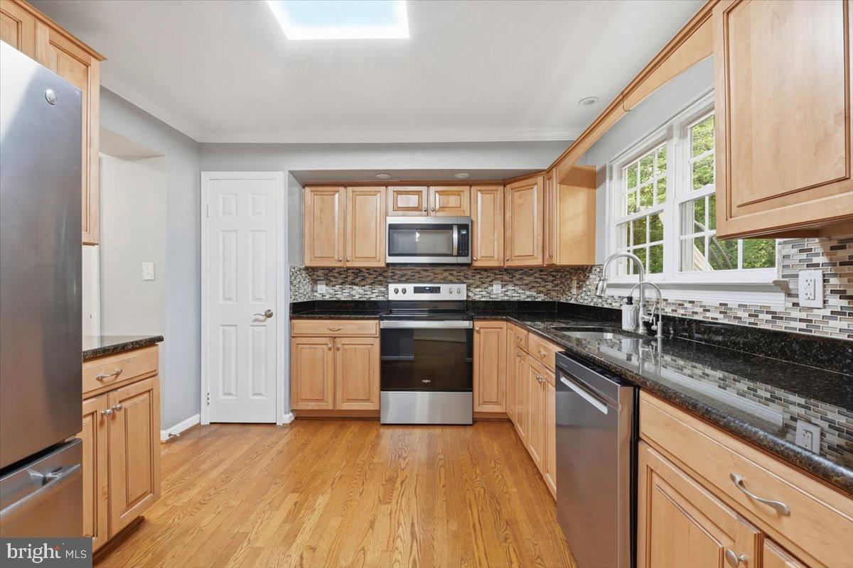 10421 Todman Landing Property Photo 8