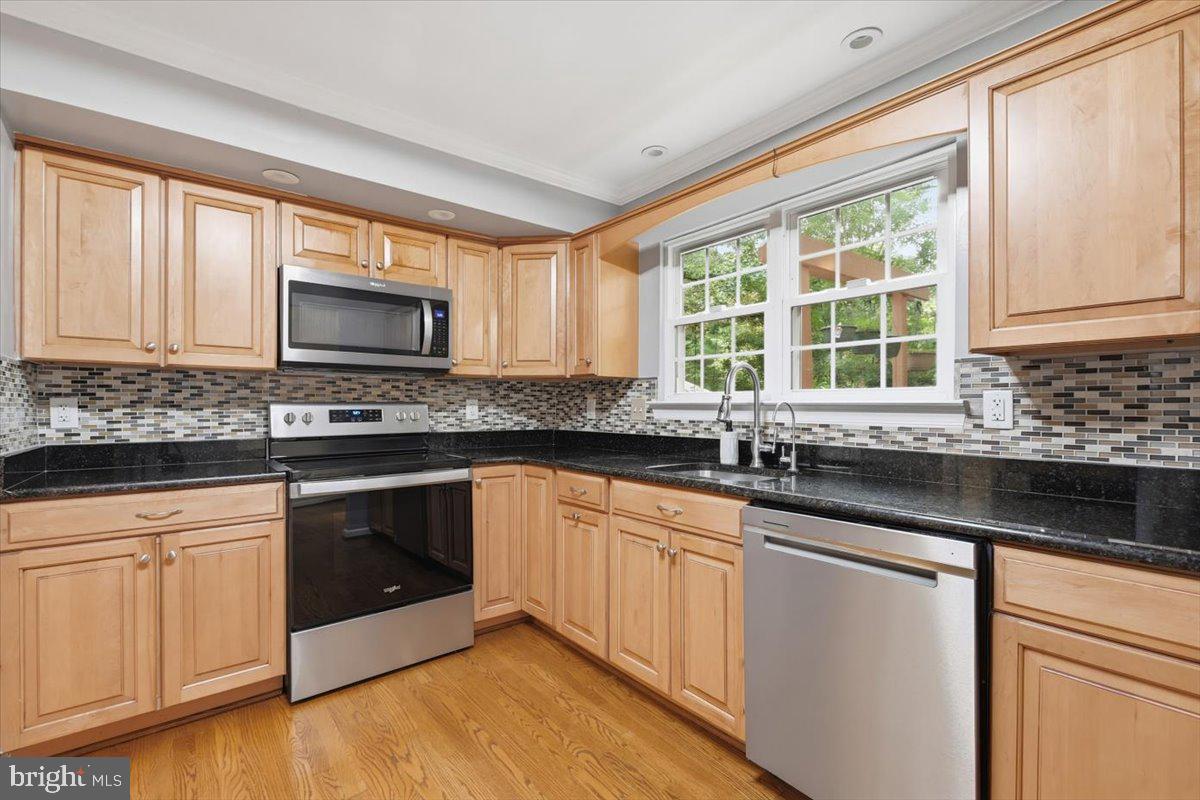 10421 Todman Landing Property Photo 9