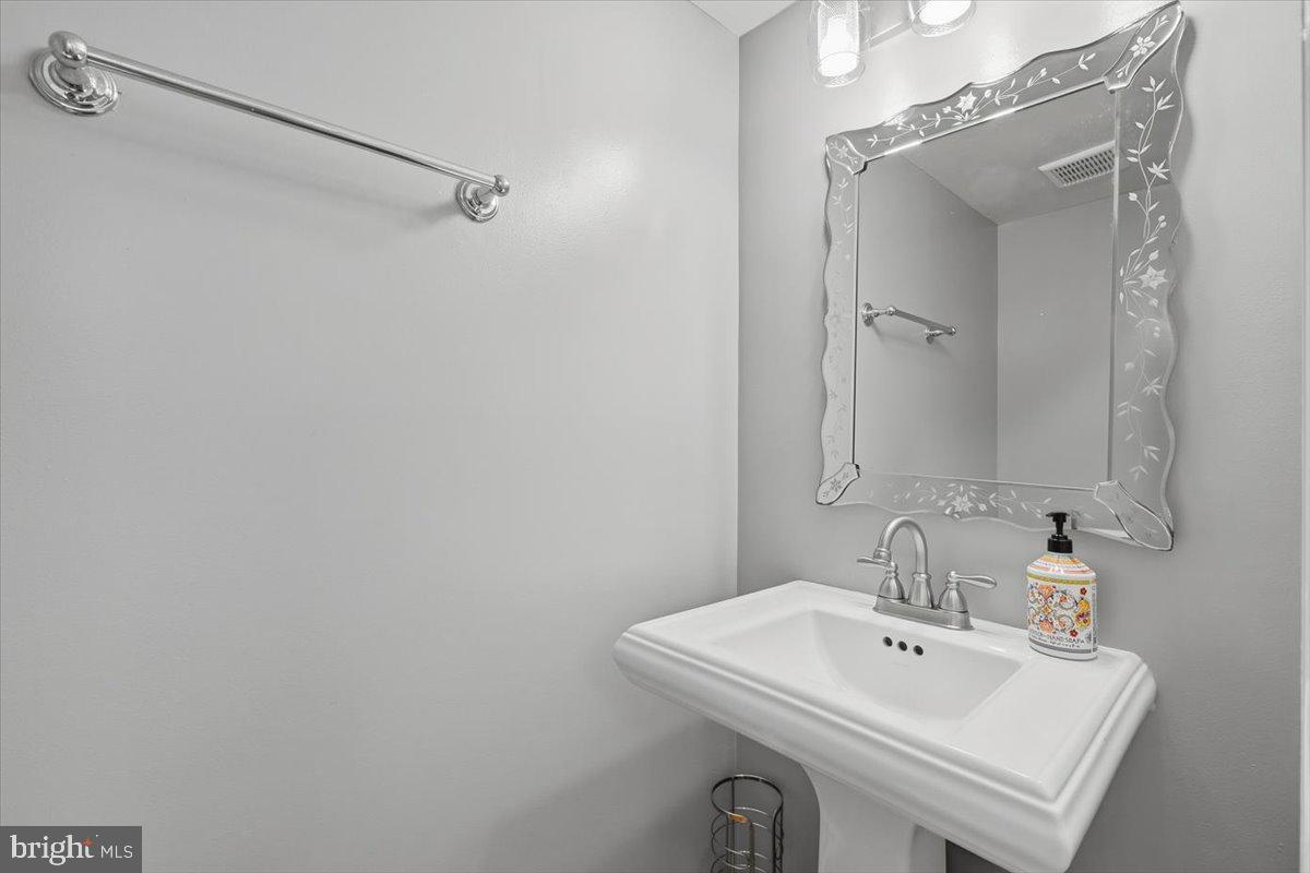10421 Todman Landing Property Photo 12