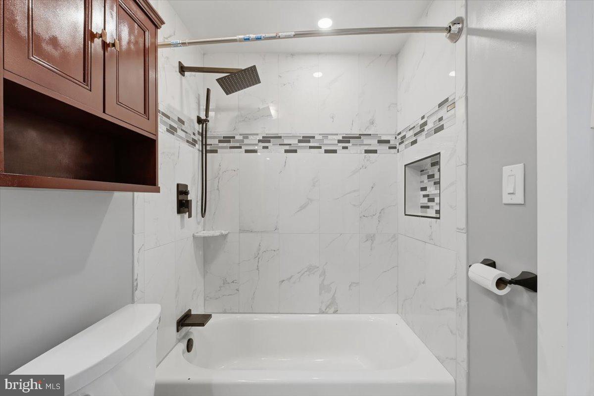 10421 Todman Landing Property Photo 15