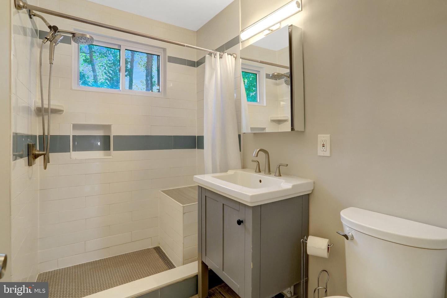 5510 Kings Park Dr Property Photo 27