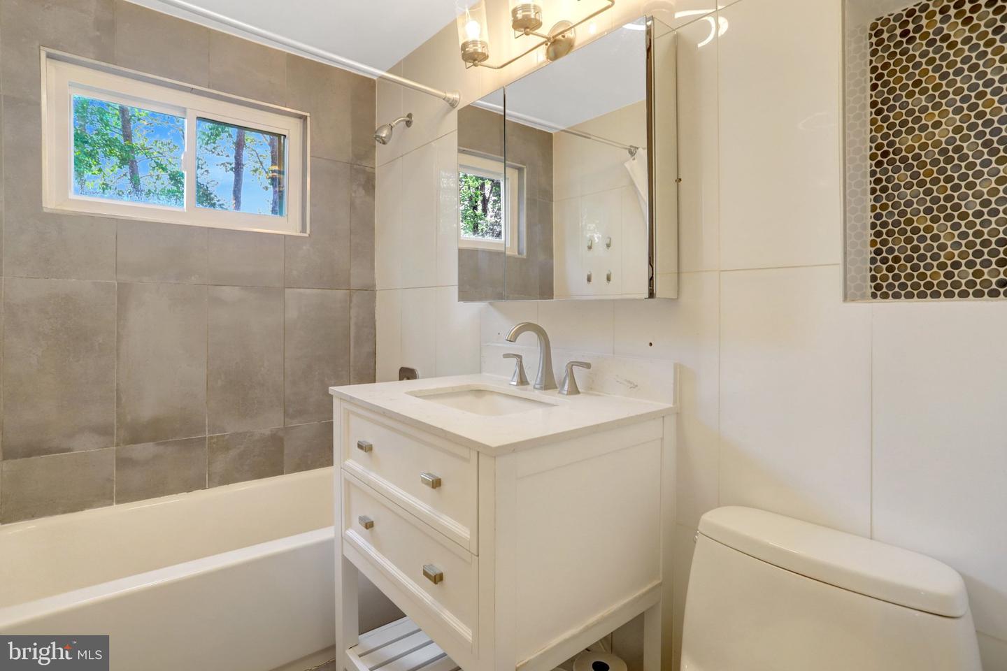 5510 Kings Park Dr Property Photo 34