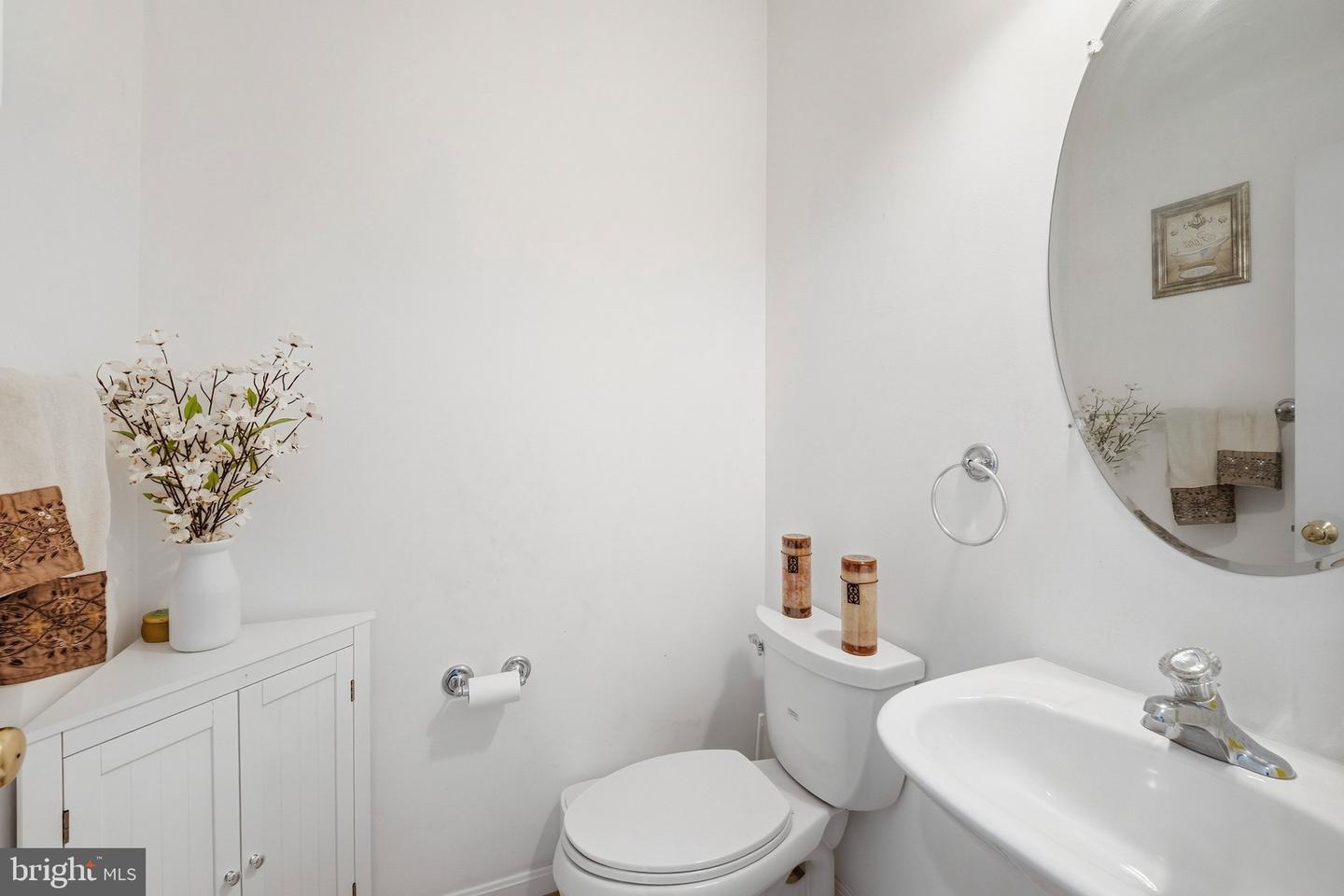 8561 Wyngate Manor Ct Property Photo 17