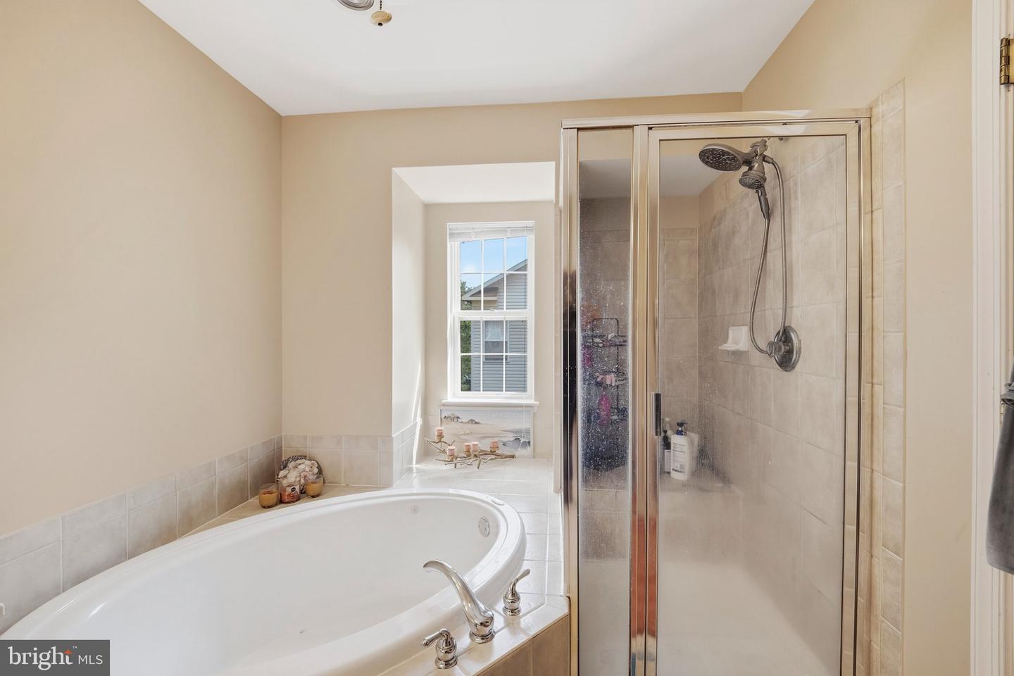 8561 Wyngate Manor Ct Property Photo 42