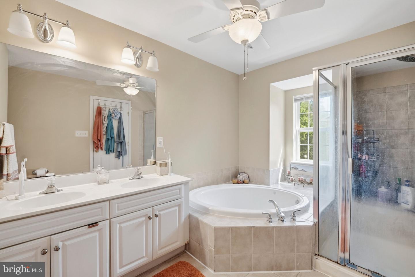 8561 Wyngate Manor Ct Property Photo 43