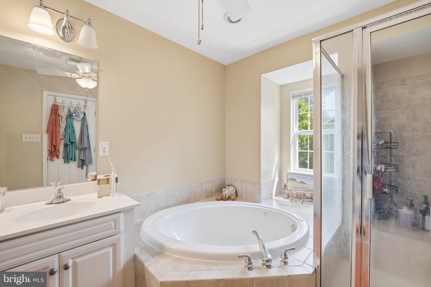 8561 Wyngate Manor Ct Property Photo 45