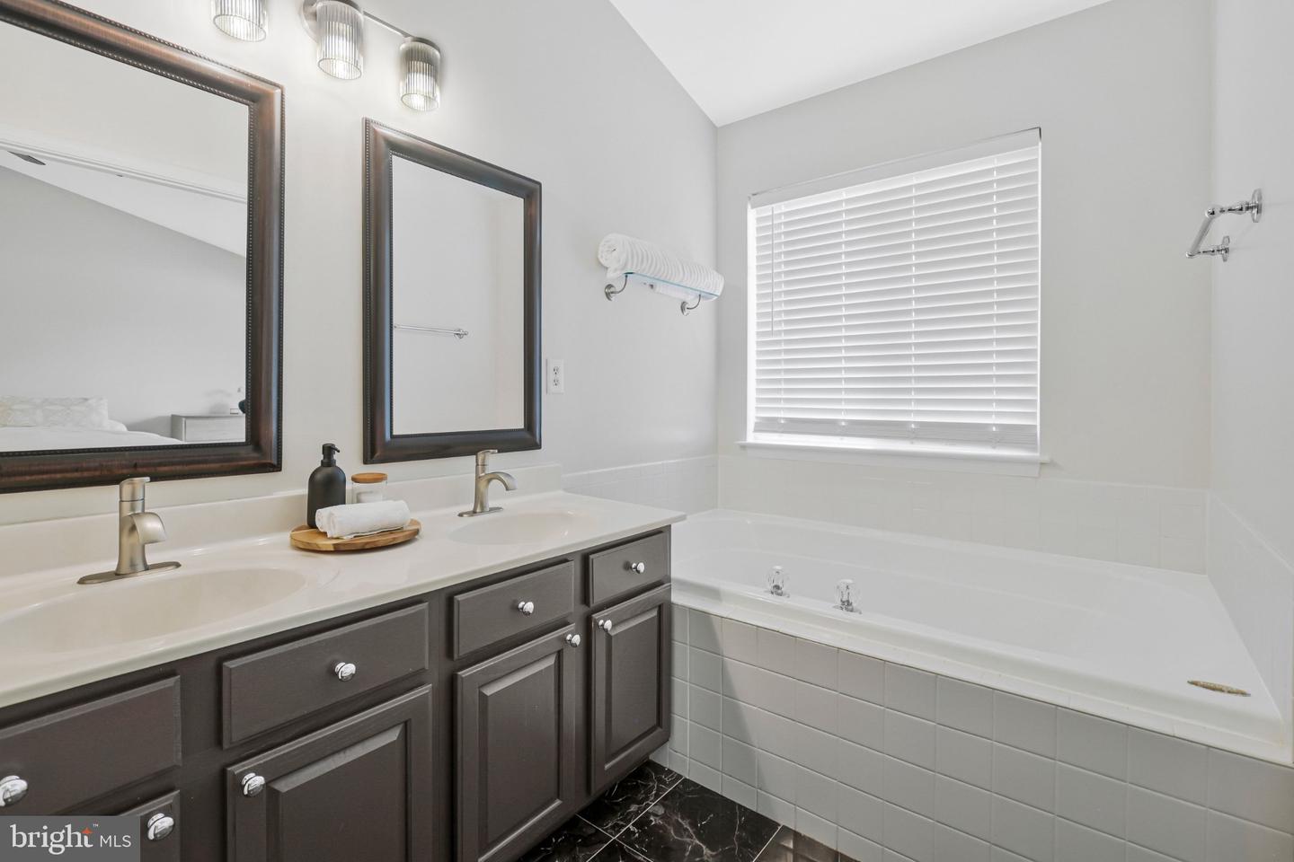 5185 Ballycastle Cir Property Photo 27