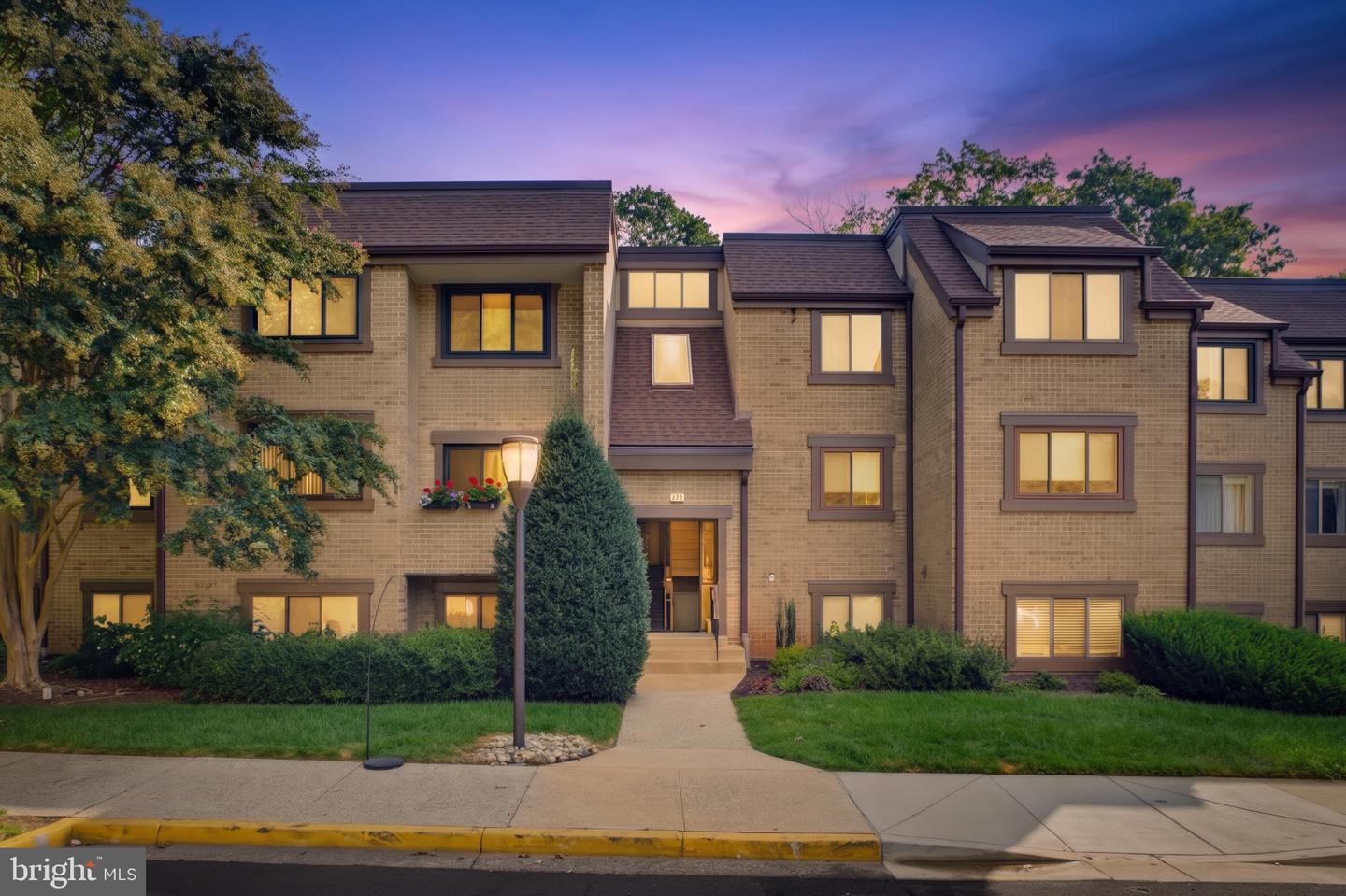 1657 Parkcrest Cir #201 Property Photo 1