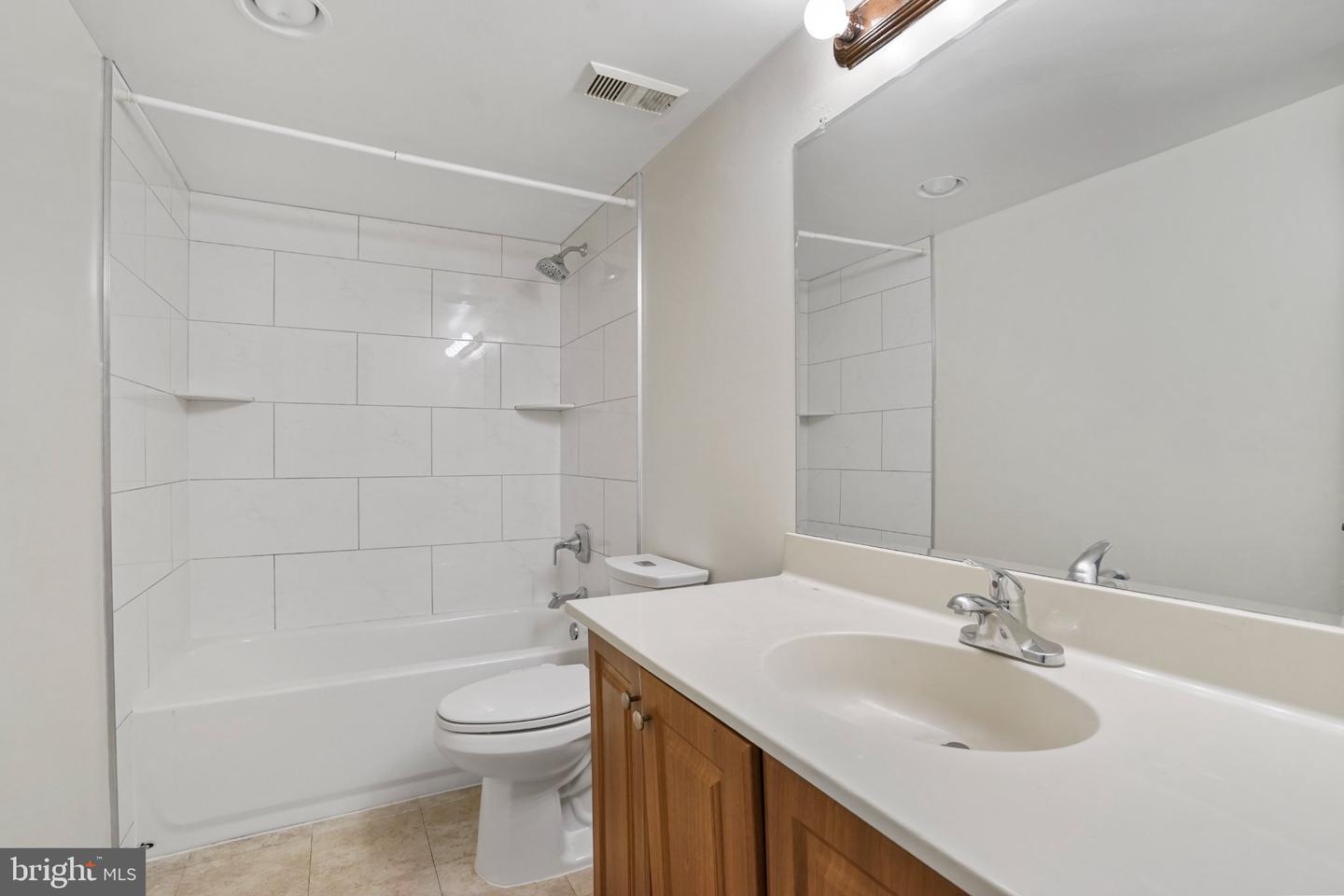 3800 Powell Ln #619 Property Photo 13