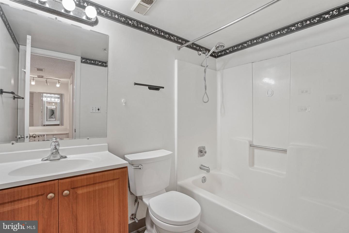 3800 Powell Ln #619 Property Photo 16