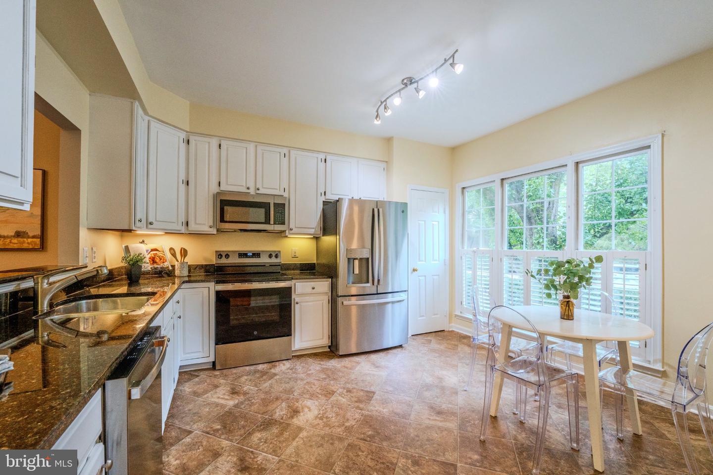 1213 Weatherstone Ct Property Photo 9