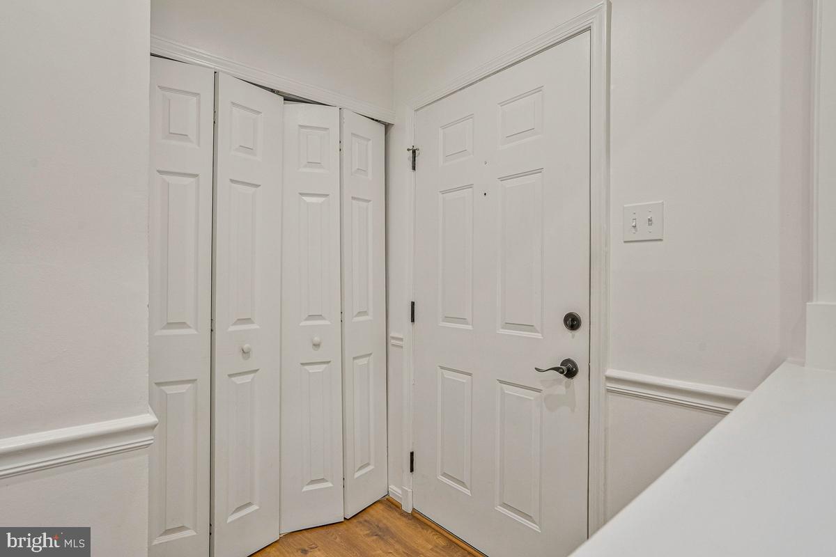 7821 Groveland Sq Property Photo 4