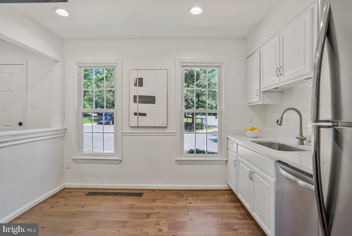 7821 Groveland Sq Property Photo 8