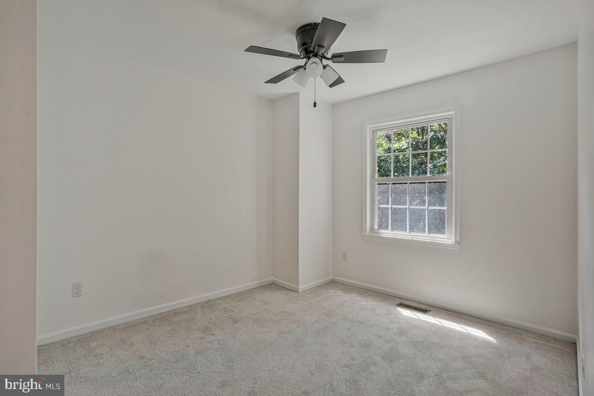 7821 Groveland Sq Property Photo 18