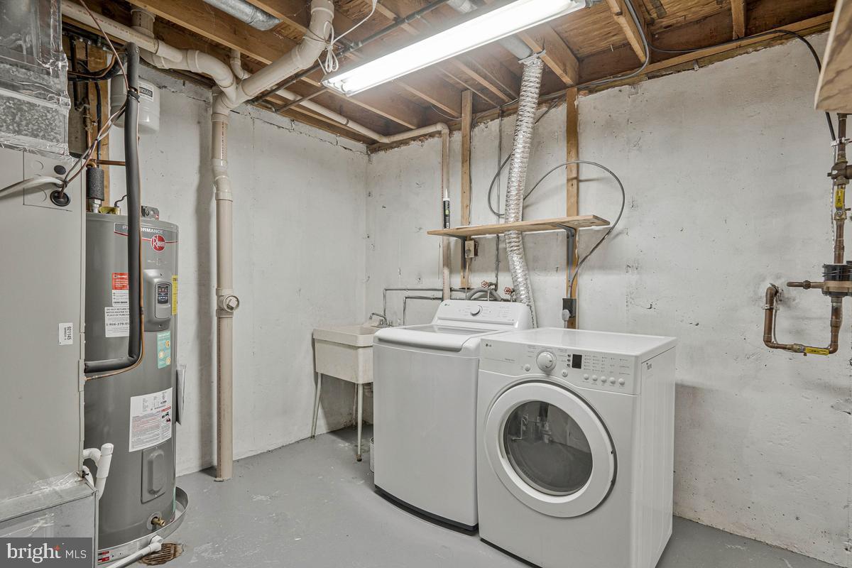 7821 Groveland Sq Property Photo 33
