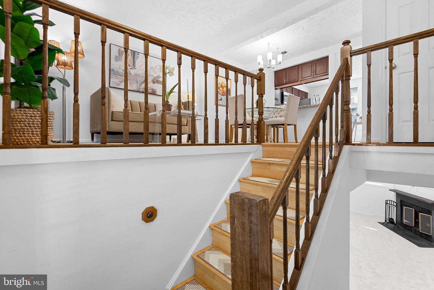 1594 Woodcrest Dr Property Photo 4
