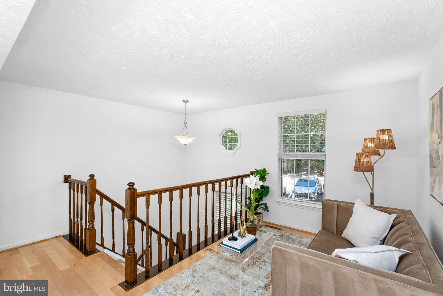 1594 Woodcrest Dr Property Photo 7