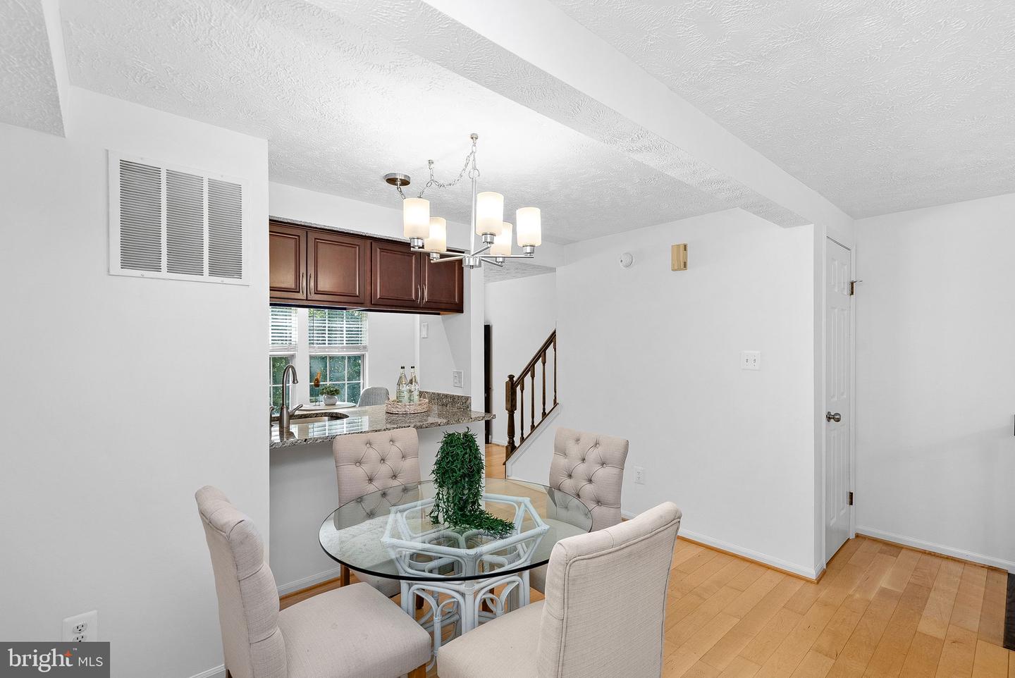 1594 Woodcrest Dr Property Photo 15