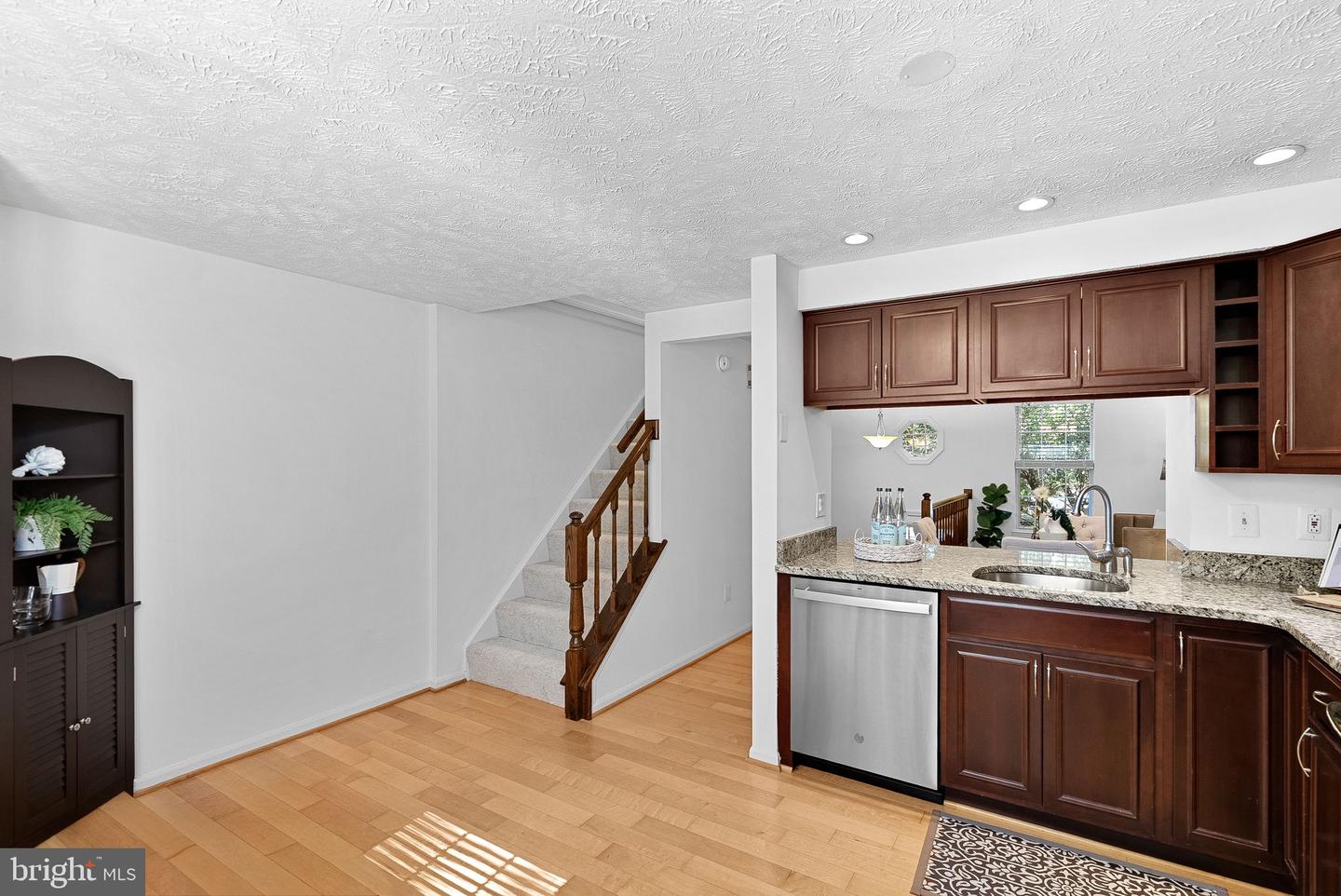 1594 Woodcrest Dr Property Photo 20