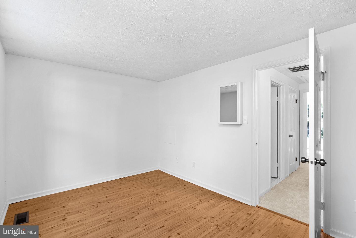 1594 Woodcrest Dr Property Photo 24