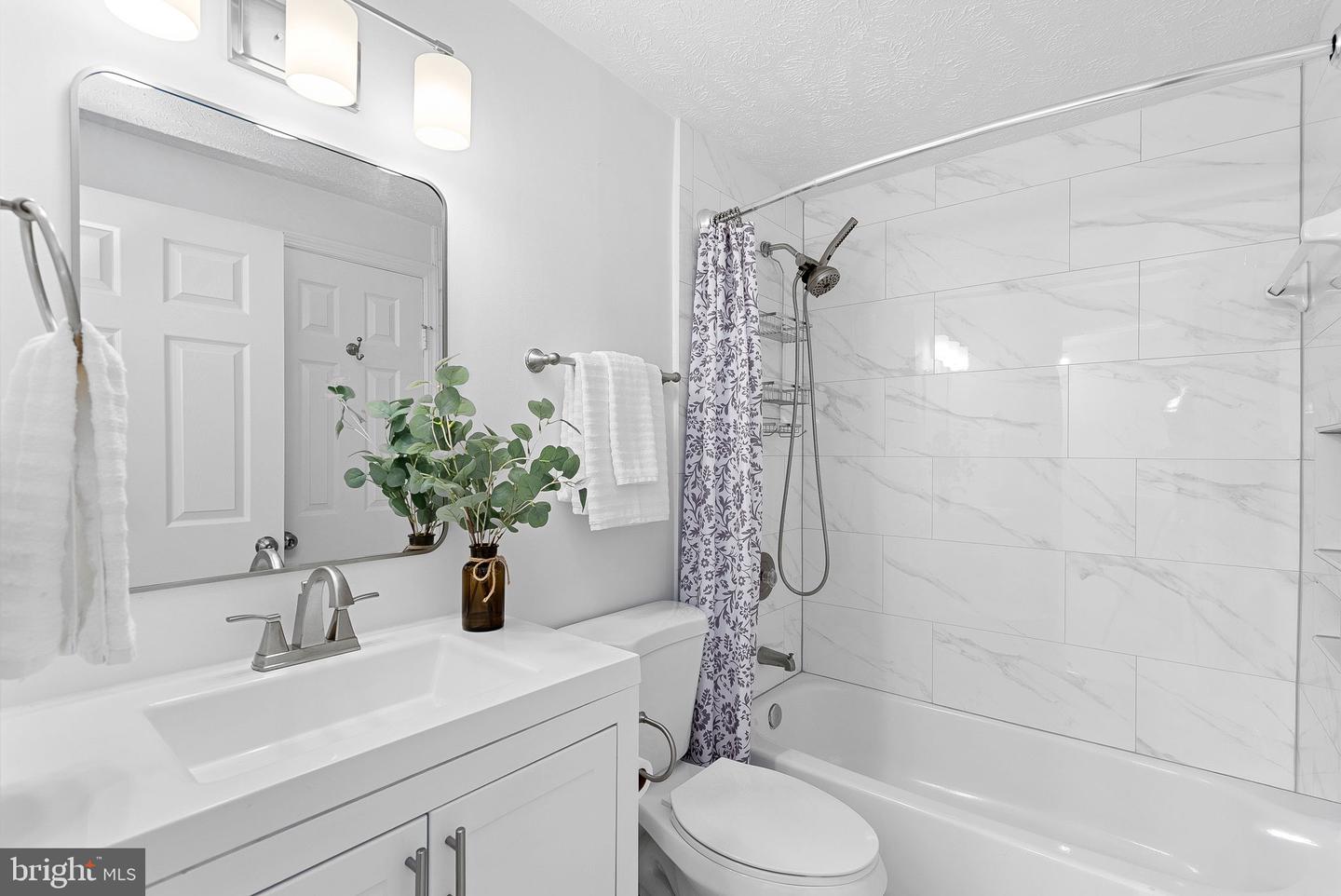 1594 Woodcrest Dr Property Photo 26