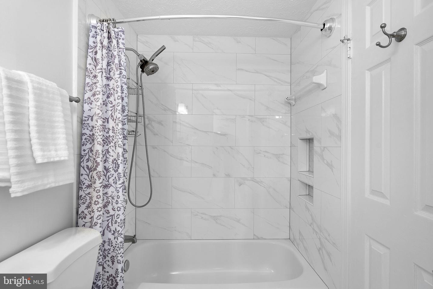 1594 Woodcrest Dr Property Photo 27