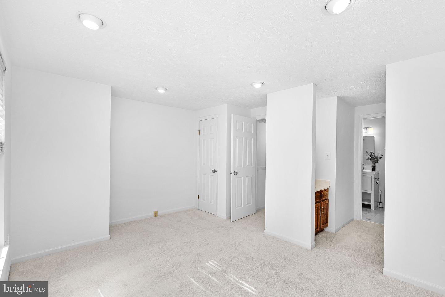 1594 Woodcrest Dr Property Photo 29