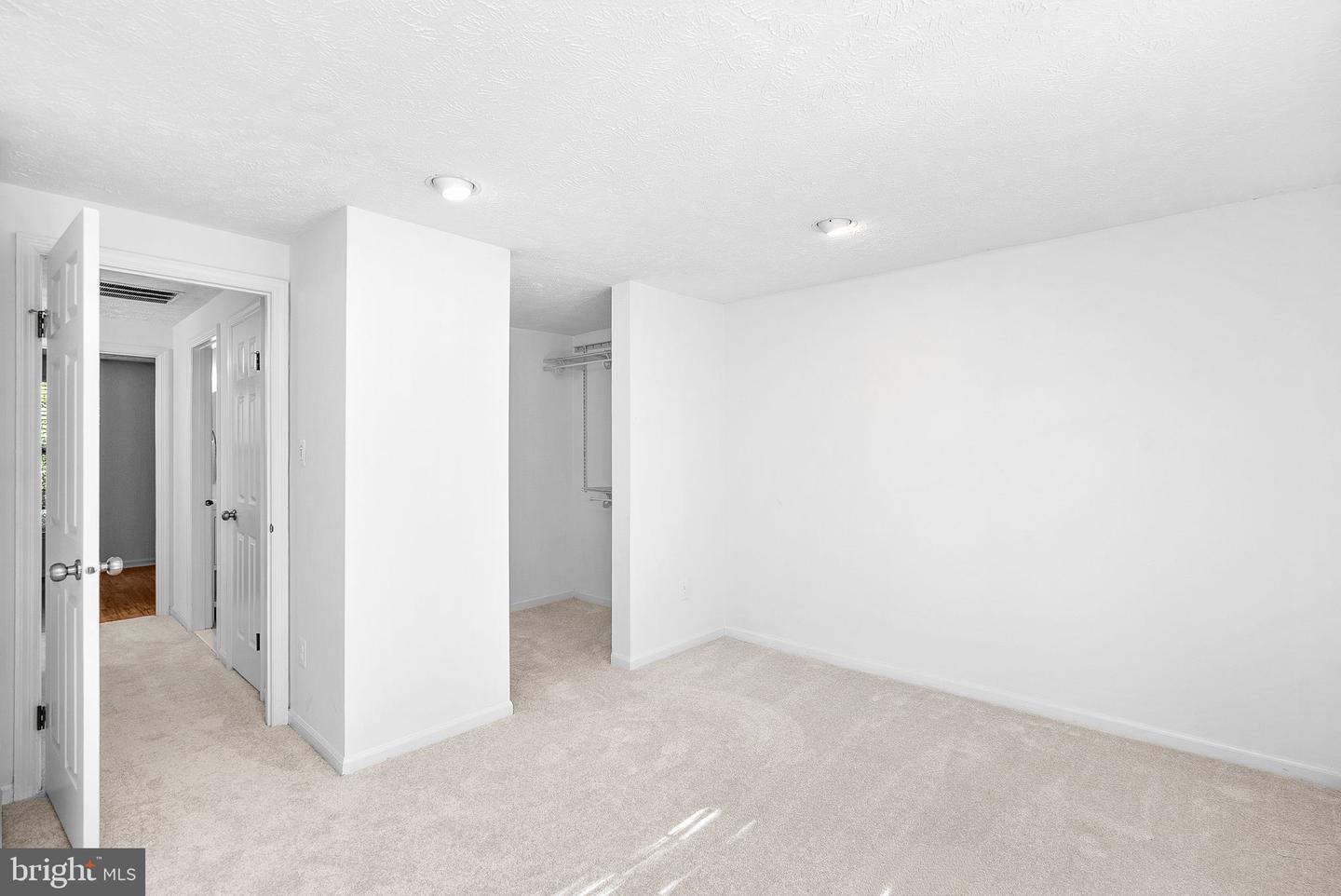 1594 Woodcrest Dr Property Photo 31