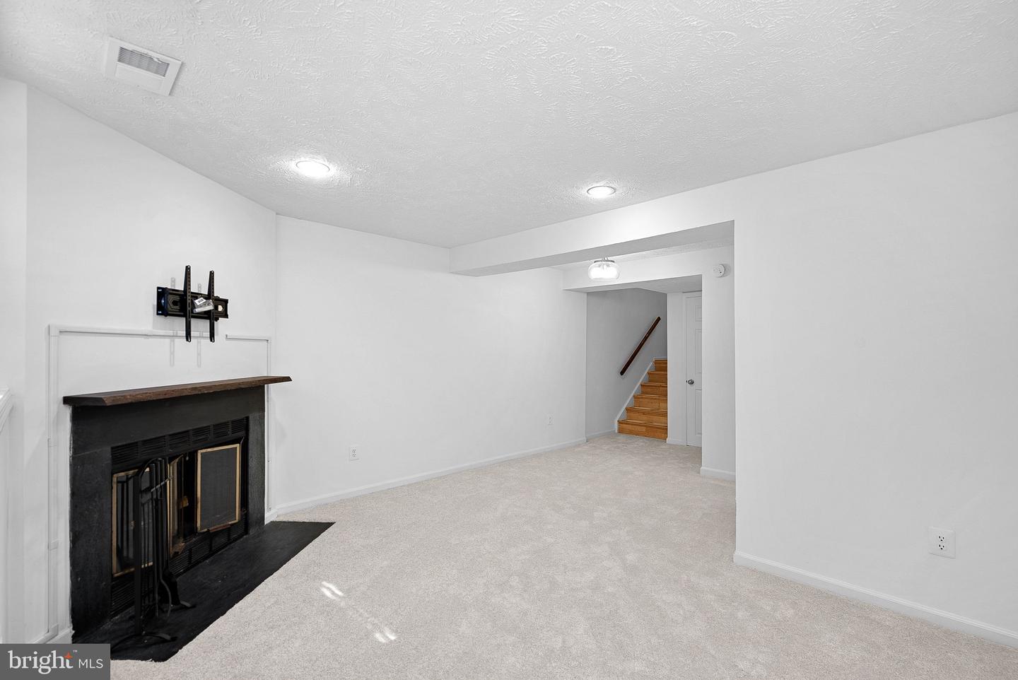 1594 Woodcrest Dr Property Photo 37