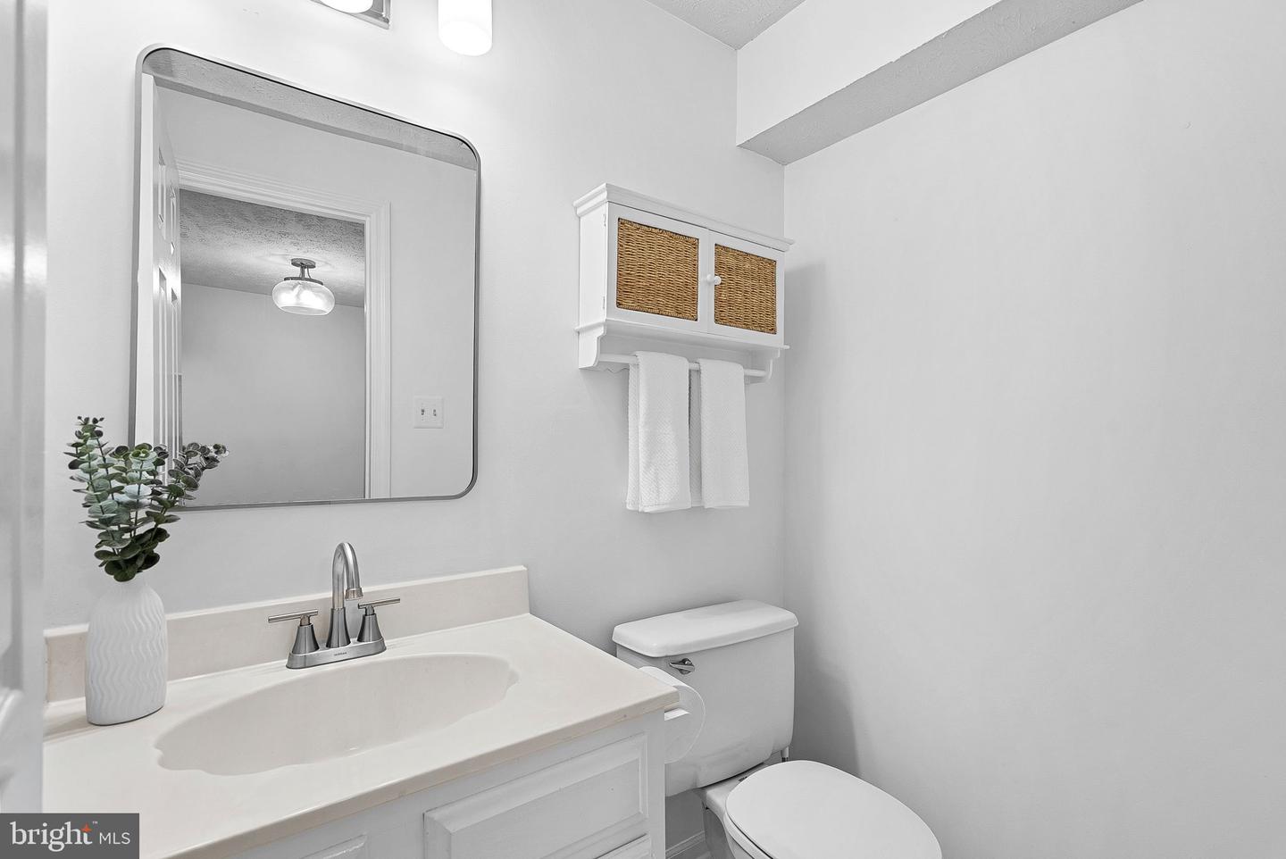 1594 Woodcrest Dr Property Photo 40