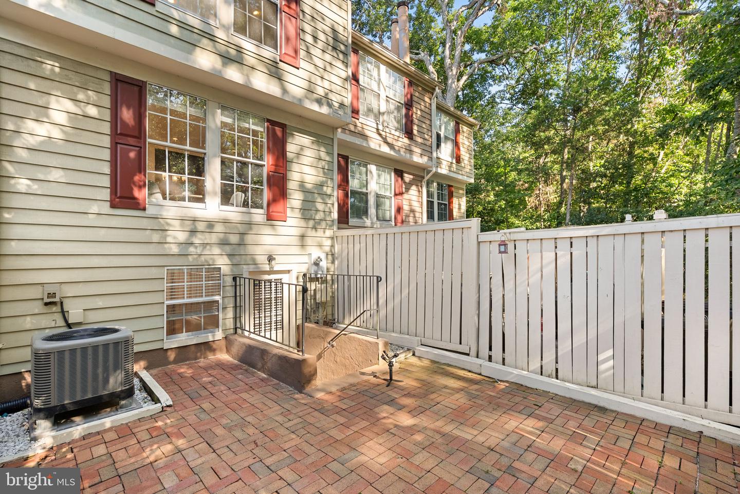 1594 Woodcrest Dr Property Photo 46